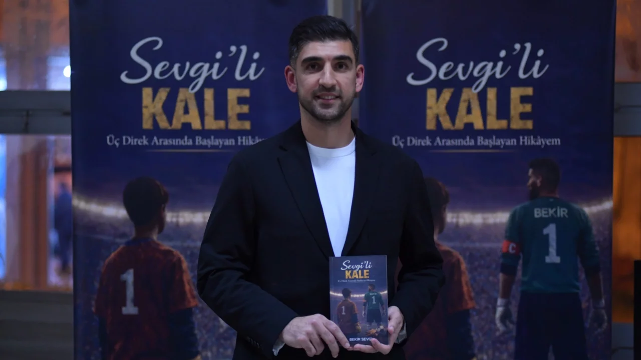 İnegölspor'un kalecisi Bekir Sevgi kitap çıkardı