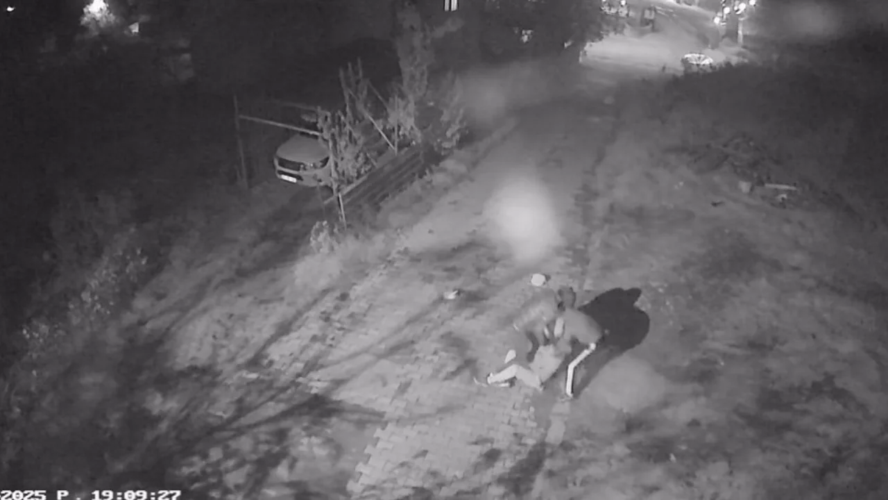 Yaşlı adamı yerlerde sürükleyip birikimini çalan 3 şüpheli yakalandı