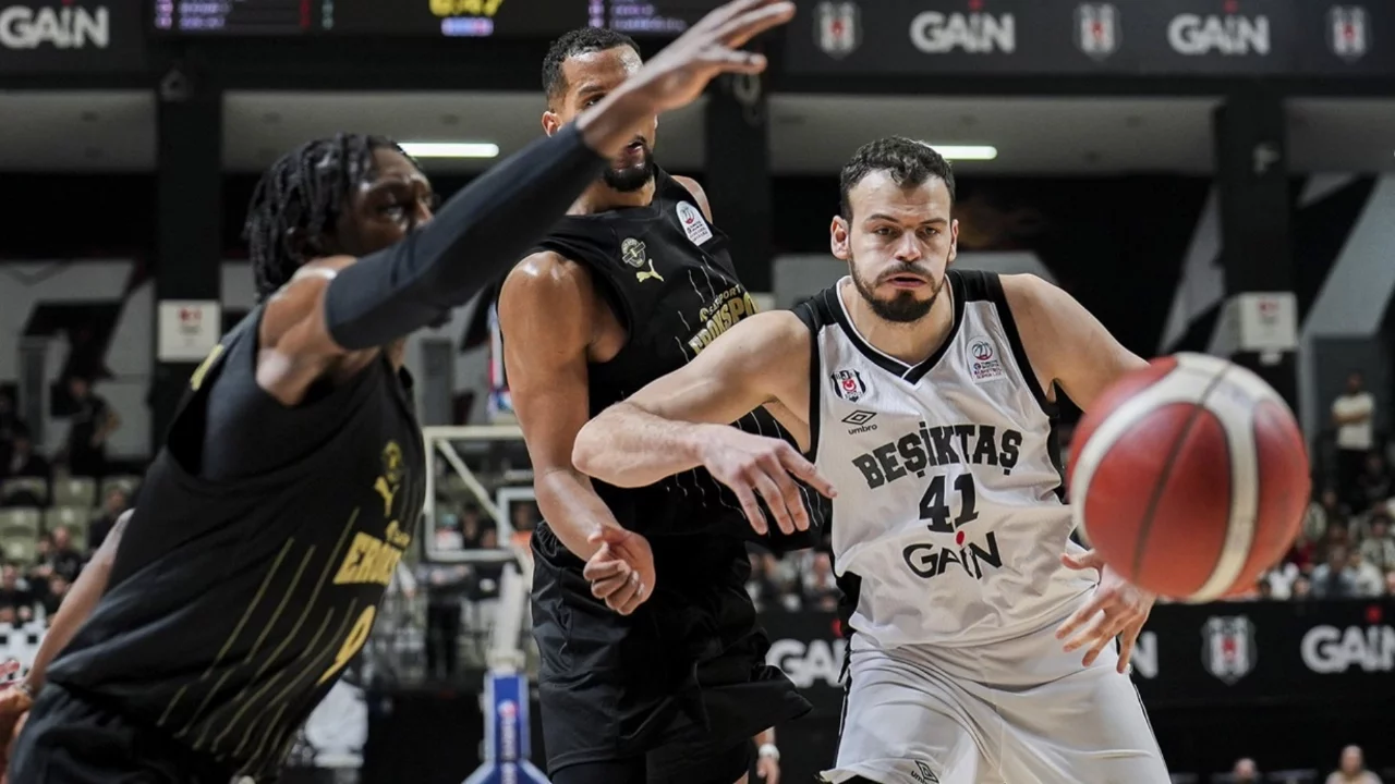 Beşiktaşlı Ante Zizic, ameliyat edildi