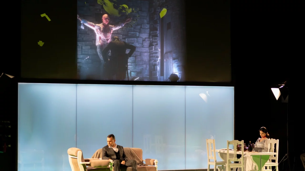 Bursa'da 'Adiller' seyircisiyle buluştu