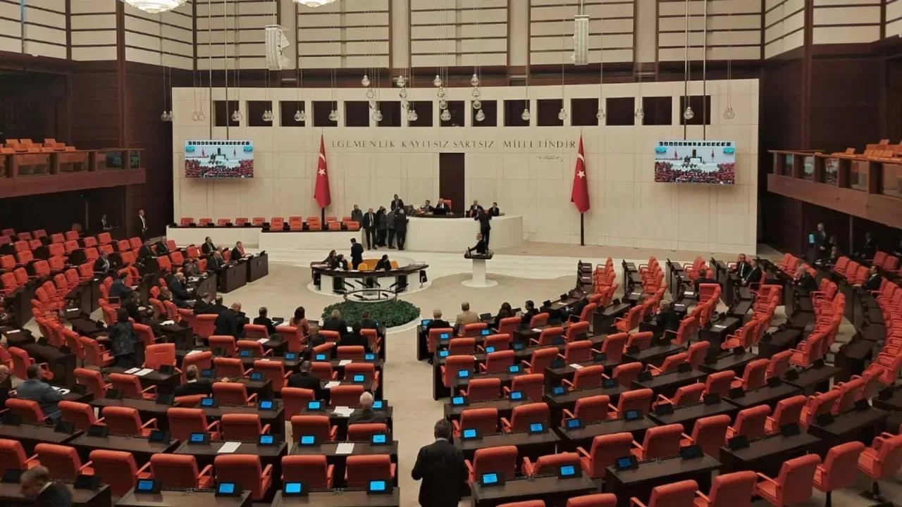 TBMM Genel Kurulu'nda 'yoklama' gerginliği: Meclis Başkanvekili Celal Adan'dan sert tepki geldi!