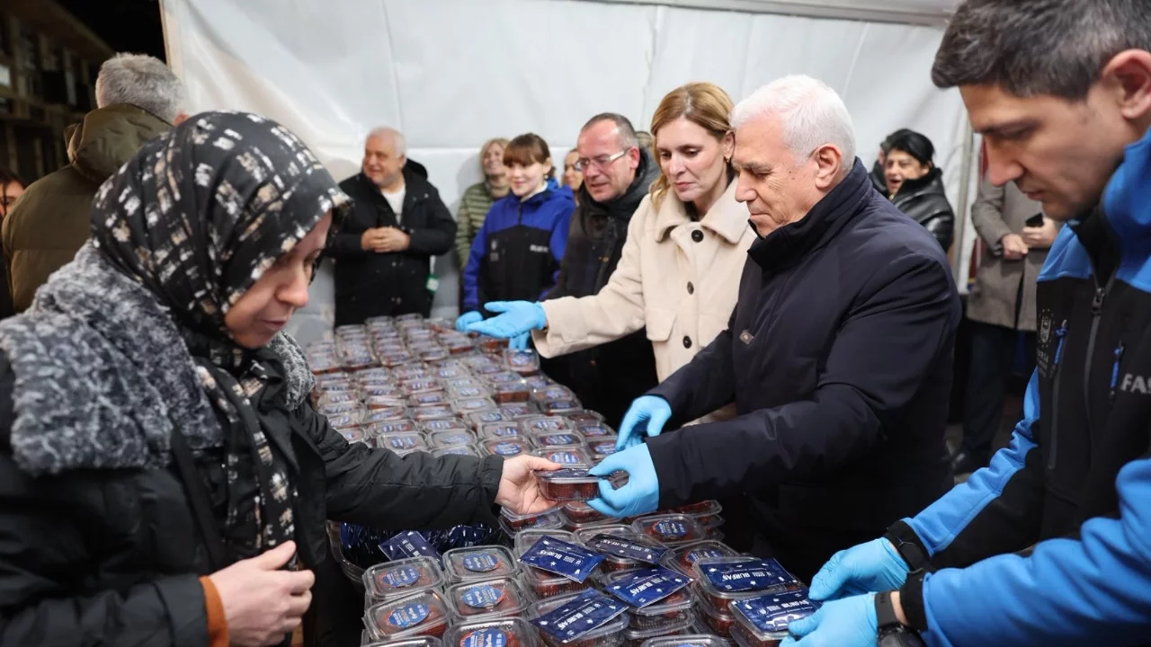 Bursa Ulu Cami'de Ramazan'a tatlı başlangıç