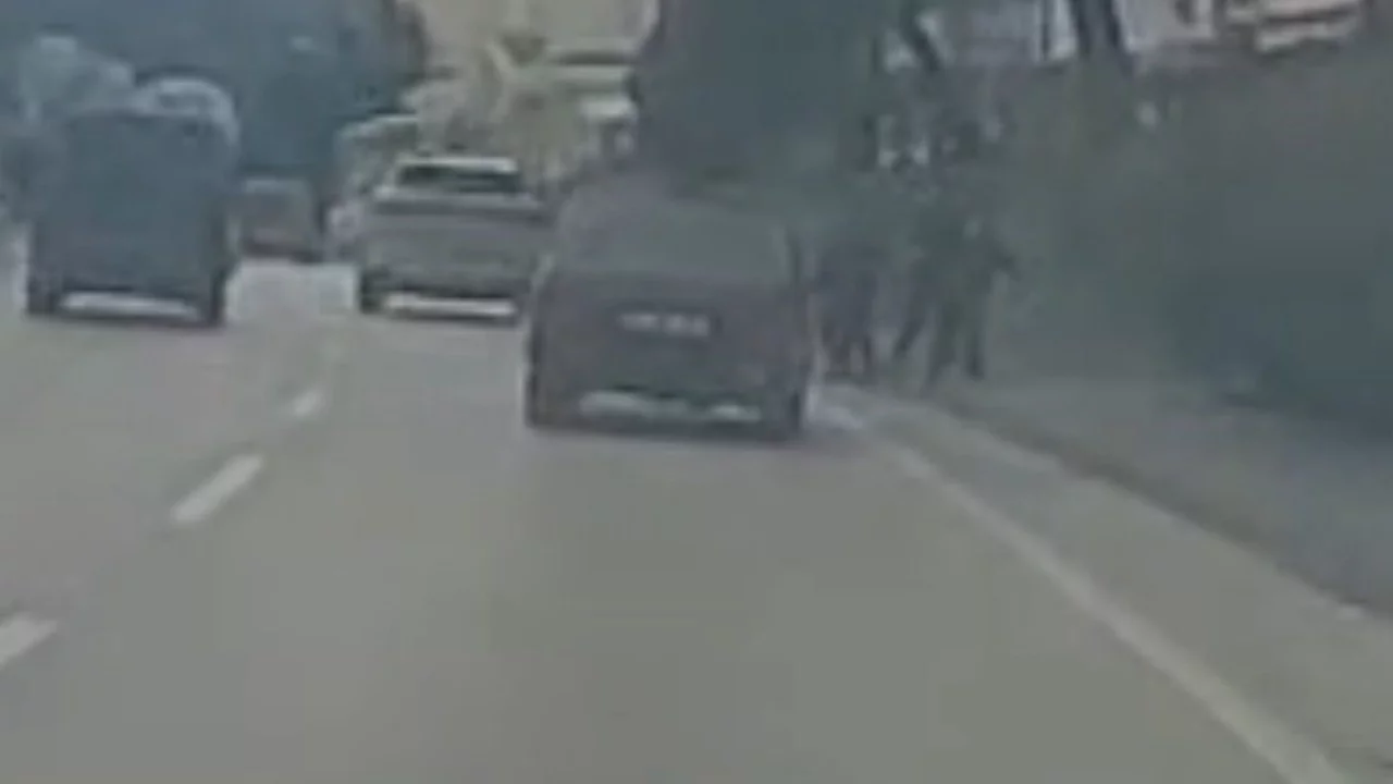 Bursa'da çocukların üzerine araç sürdü, hiçbir şey olmamış gibi devam etti!