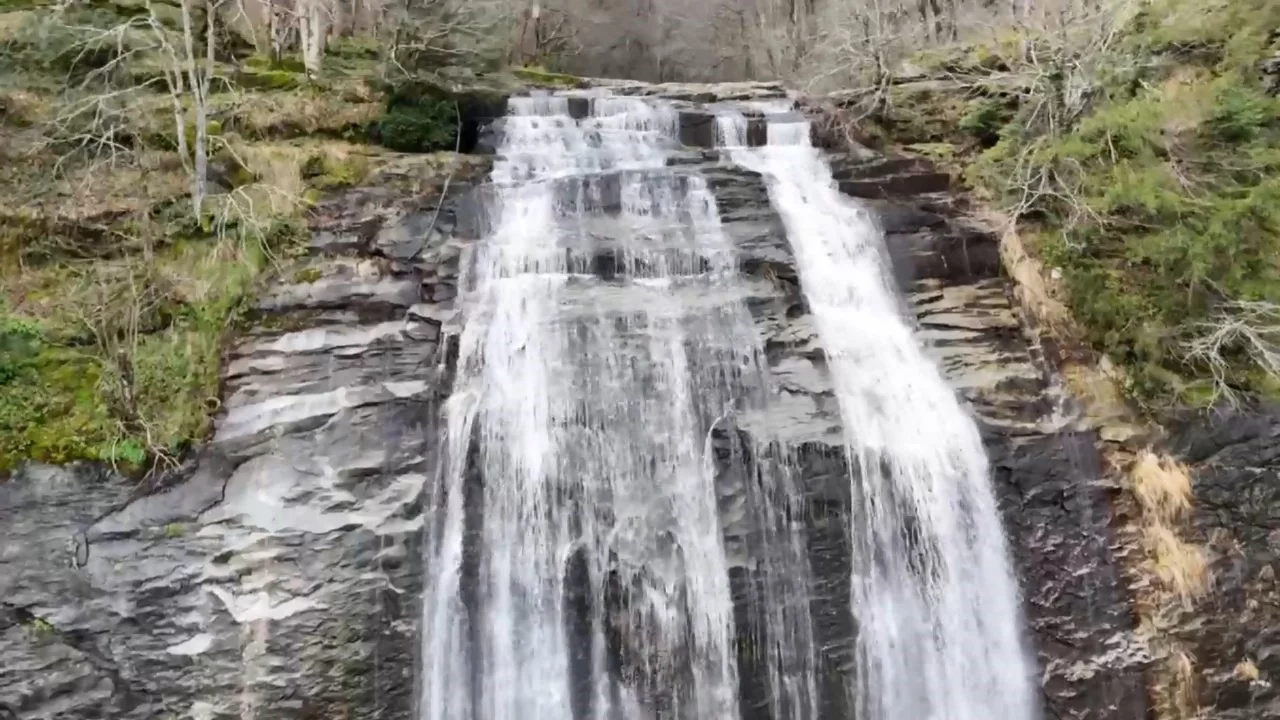 Bursa'da kar suları Suuçtu Şelalesini coşturdu