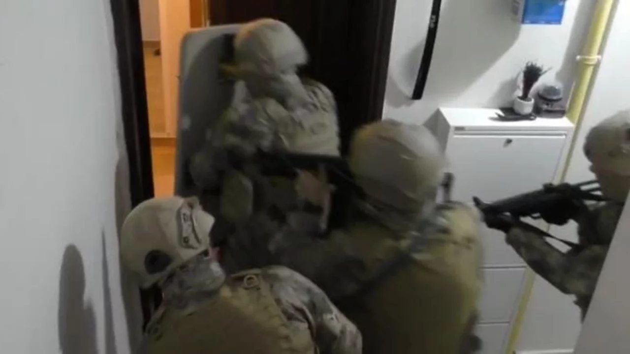 Bursa'da 700 polisle şafak operasyonu yapıldı!