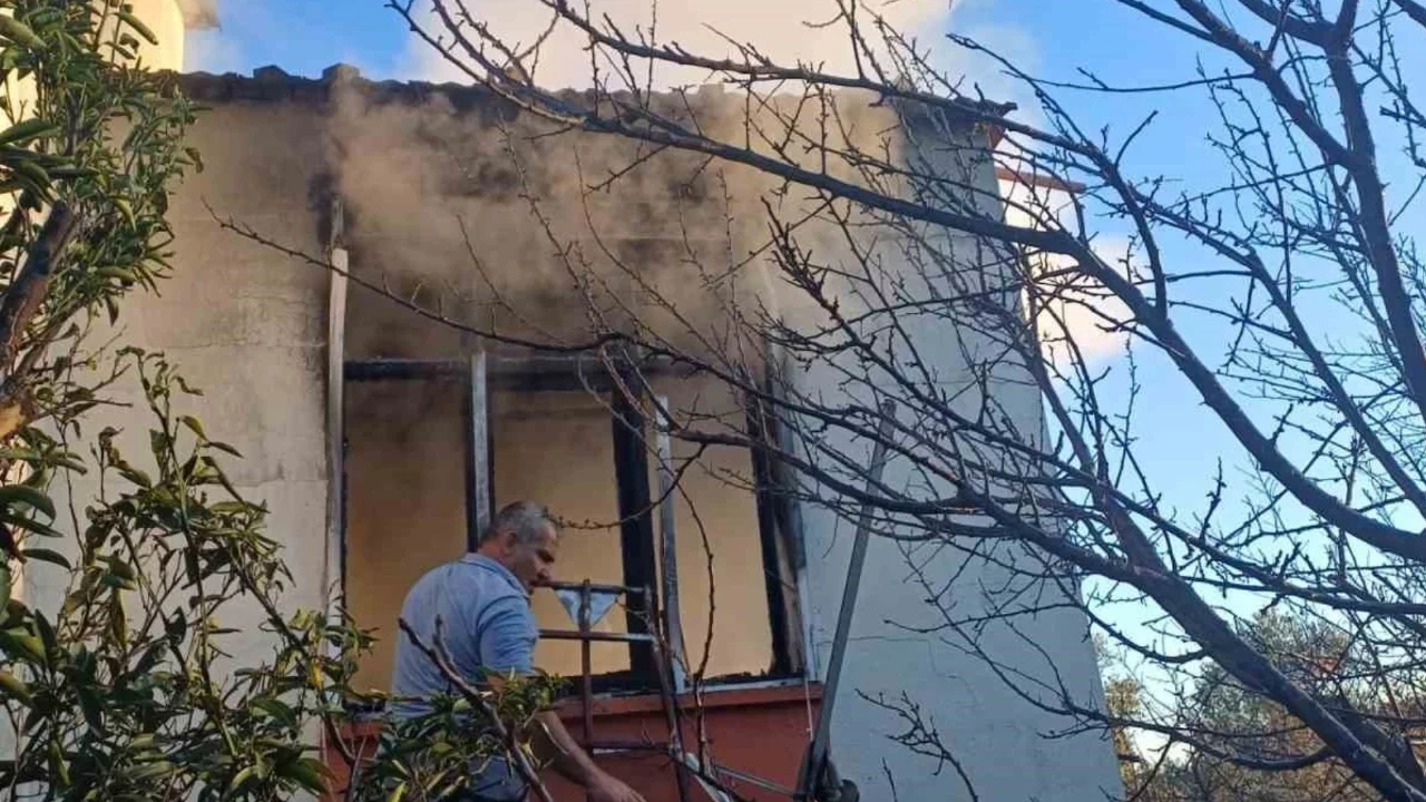 Antalya'da ev yangını: Yaşlı kadın hayatını kaybetti
