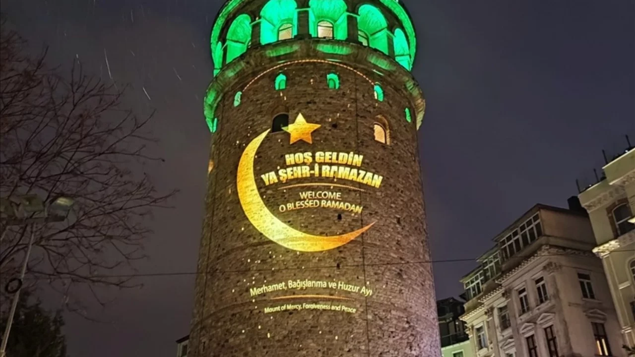 Galata Kulesi'ne ramazan ayına özel görseller yansıtıldı