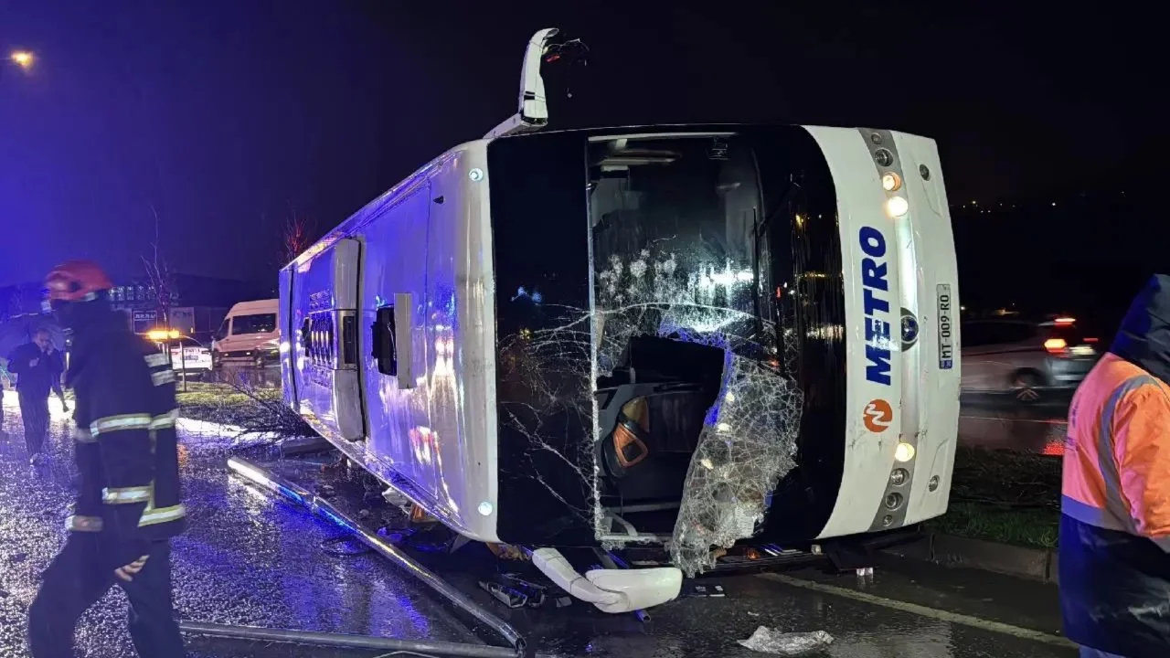 Samsun'da yolcu otobüsü devrildi: Yaralılar var!