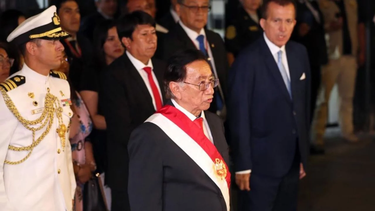 Peru'da 83 yaşındaki Balcazar geçici devlet başkanı oldu