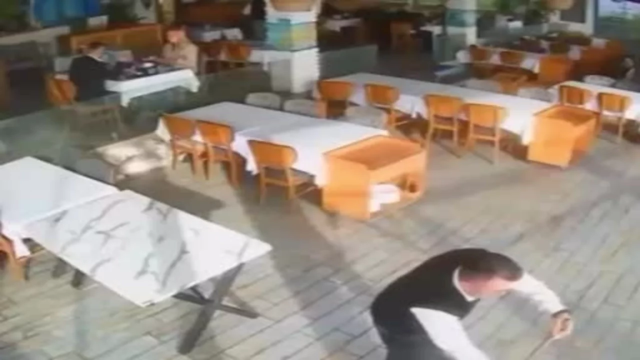 Alanya'da dalgalar balık lokantasını böyle bastı!