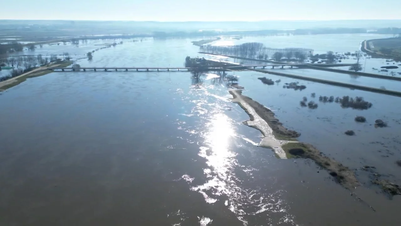 Edirne'de Meriç Nehri taştı, çok sayıda hobi bahçesi su altında kaldı