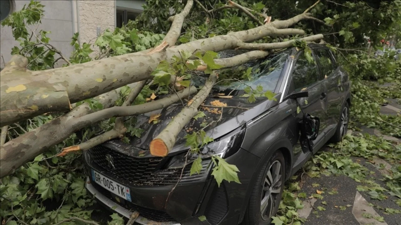 Fransa'da Pedro Fırtınası sebebiyle 4 vilayette alarm seviyesi kırmızıda