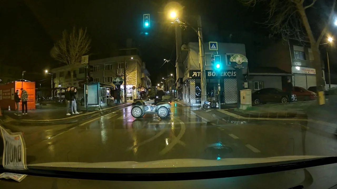 Bursa'da ana caddeyi ATV  ile drift parkuruna çevirdi!