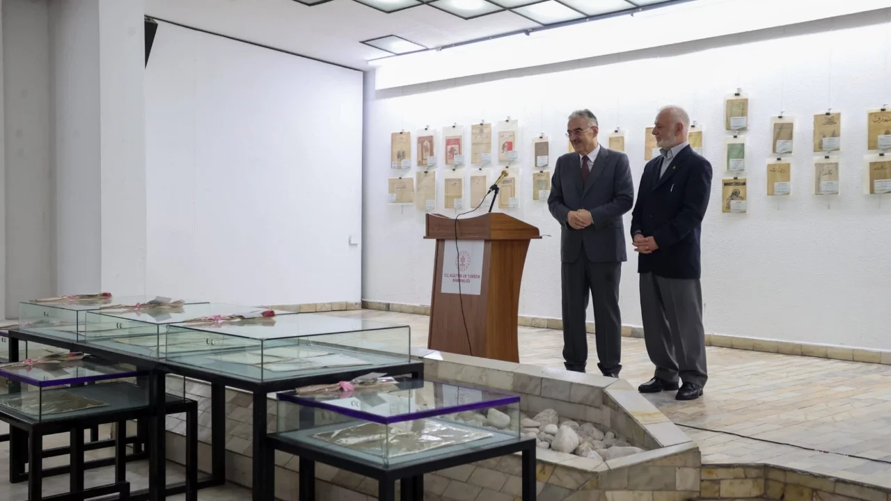 Mustafa Kara'nın 60 yıllık koleksiyonundan oluşan "Osmanlıca Dergi ve Gazete Sergisi" açıldı