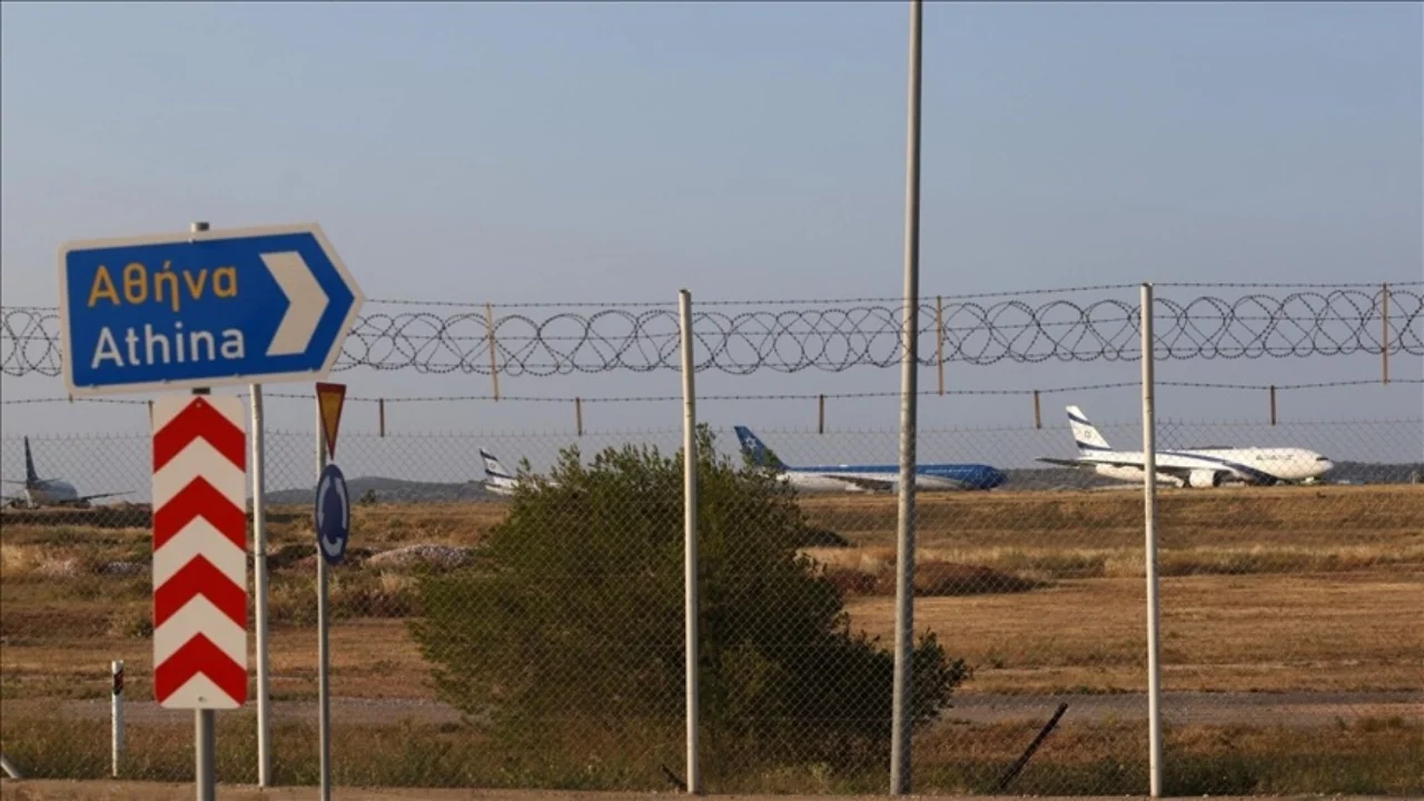Atina Havalimanı'nda radarlarla iletişim arızası meydana geldi