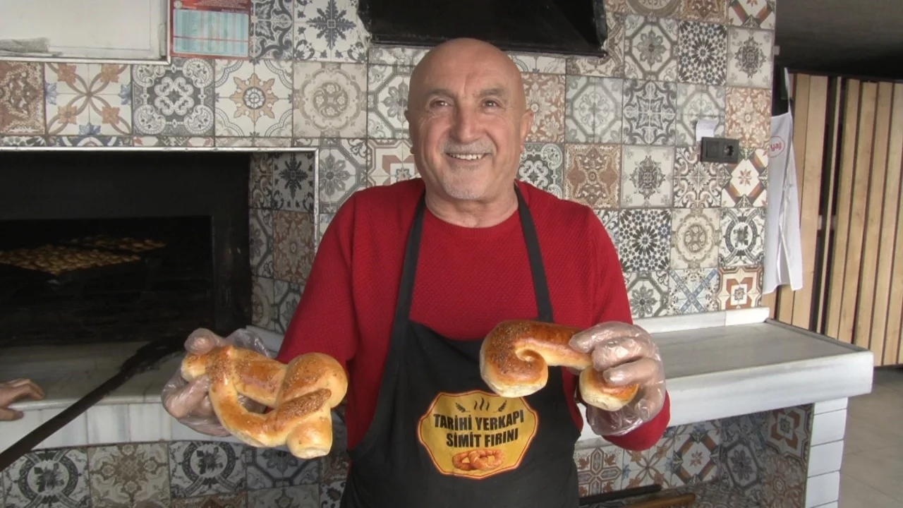Bursa'da iftariyelik tabanca, kama, kılıç ve testiler çocukların gözdesi oldu
