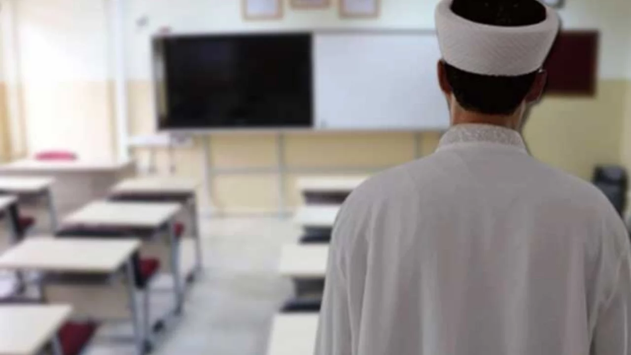 Bursa'da okullarda namaz için 'devriye' kuruldu! Eğitim-İş: 'Bu ülke Cumhuriyet'le yönetilmektedi...