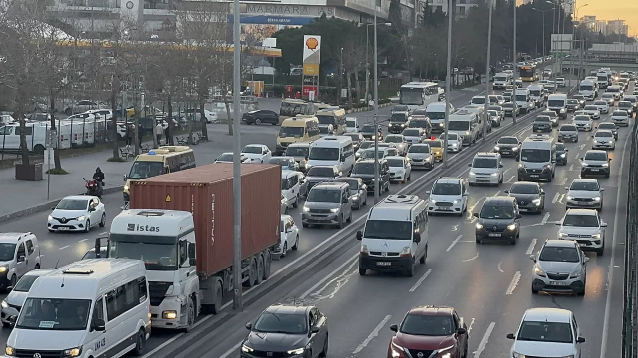 İstanbul'da iftar trafiği: Yoğunluk yüzde 85'e ulaştı
