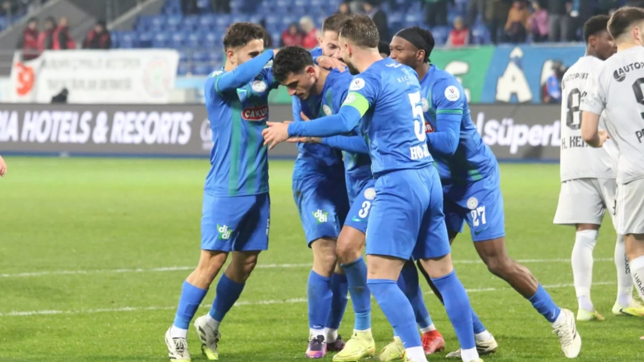 Çaykur Rizespor,  Kocaelispor'u 2-0 mağlup etti