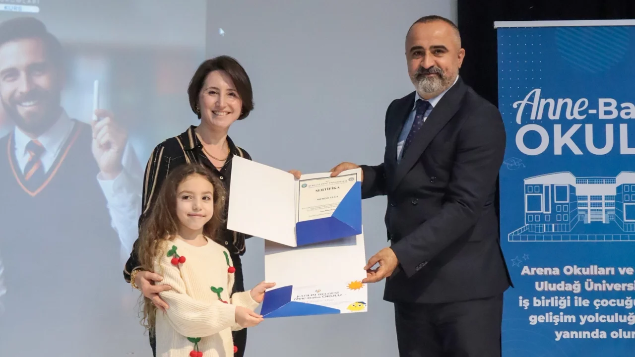 Arena Anne Baba Okulu'nda sertifikalar verildi