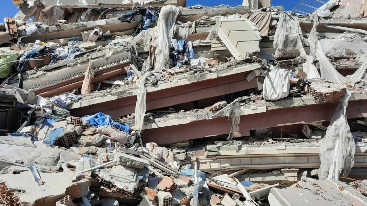 Depremde 121 kişiye mezar olan Farklı Yaşam Rende Sitesi davasının üçüncü duruşması görüldü