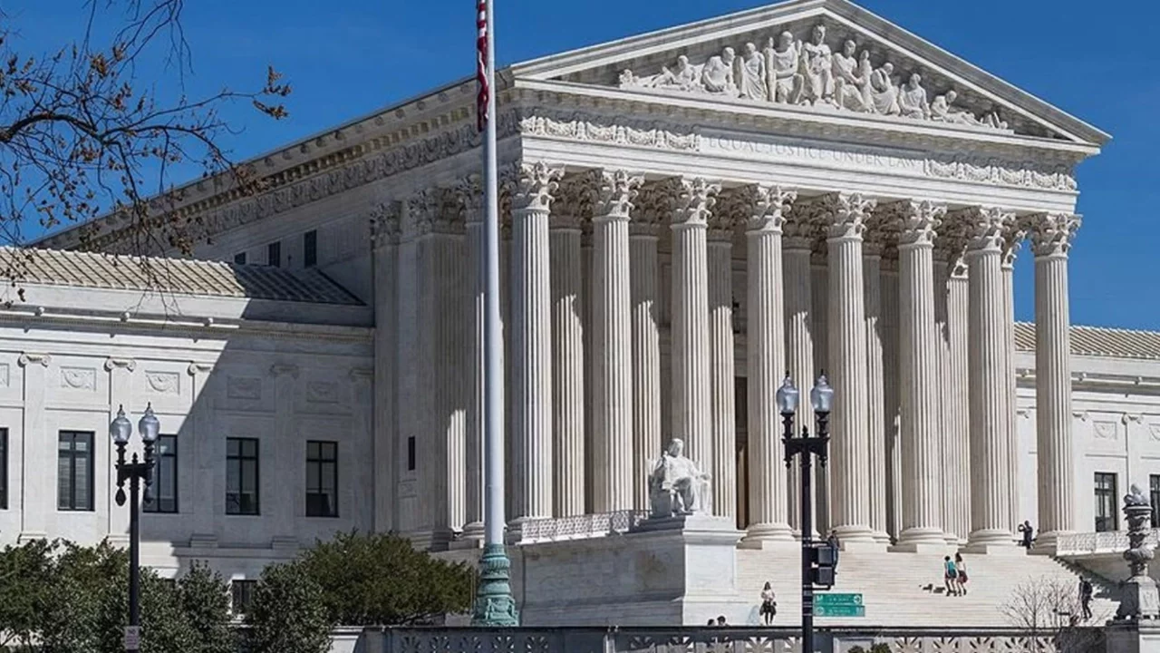 ABD Yüksek Mahkemesi Trump'ın gümrük vergilerini iptal etti