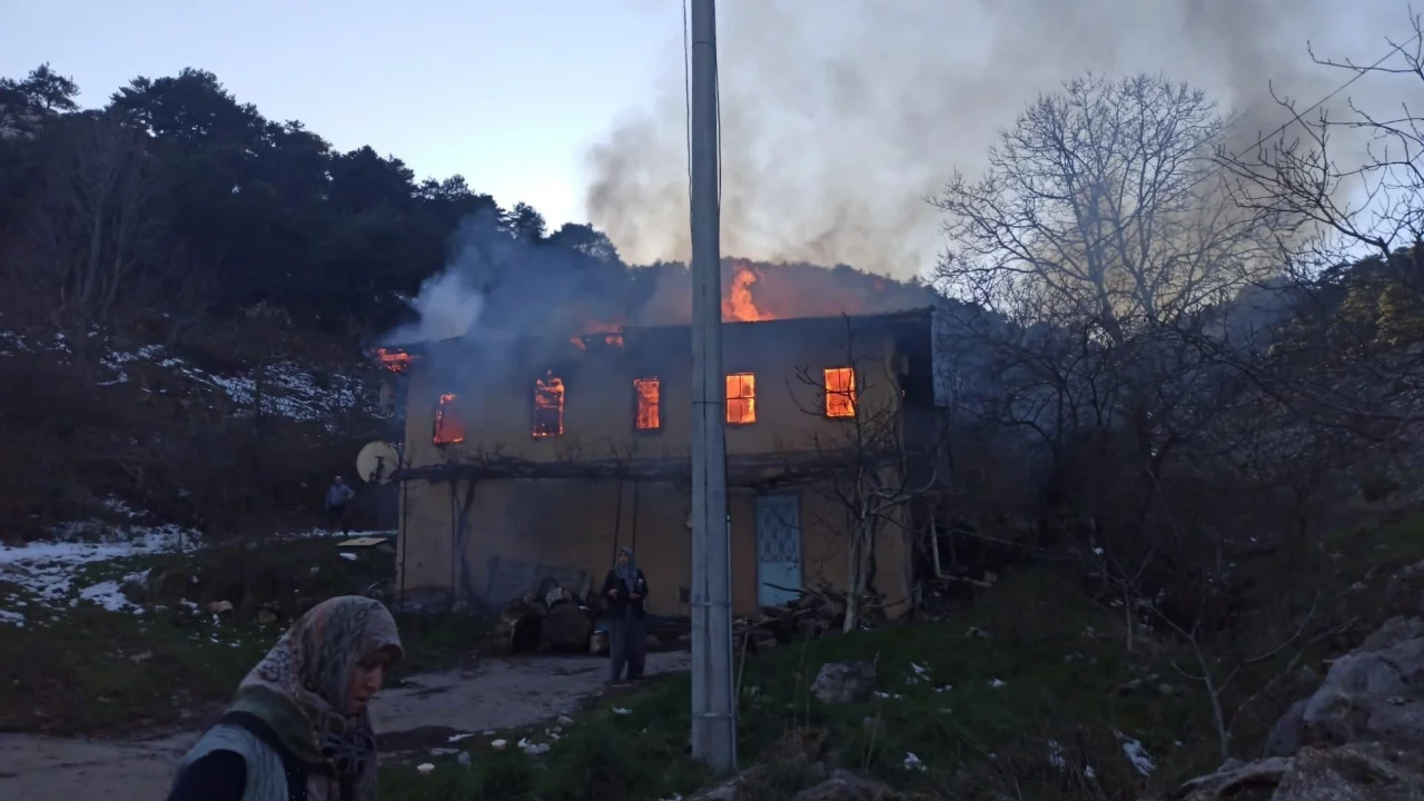 Bursa'da yaşlı kadın evinde çıkan yangında hayatını kaybetti