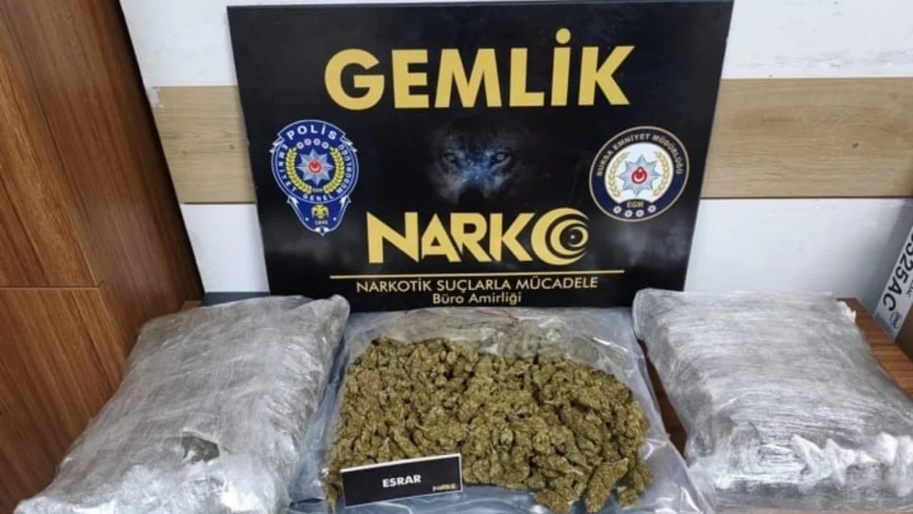 Bursa'da narkotik operasyonu: 3 kilo 700 gram uyuşturucu ele geçirildi
