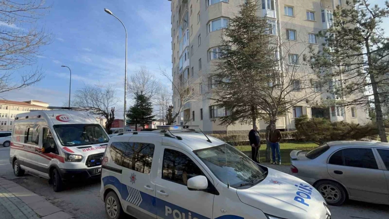 Eskişehir'de komşular arasındaki bıçaklı kavga kanlı bitti: 4 yaralı