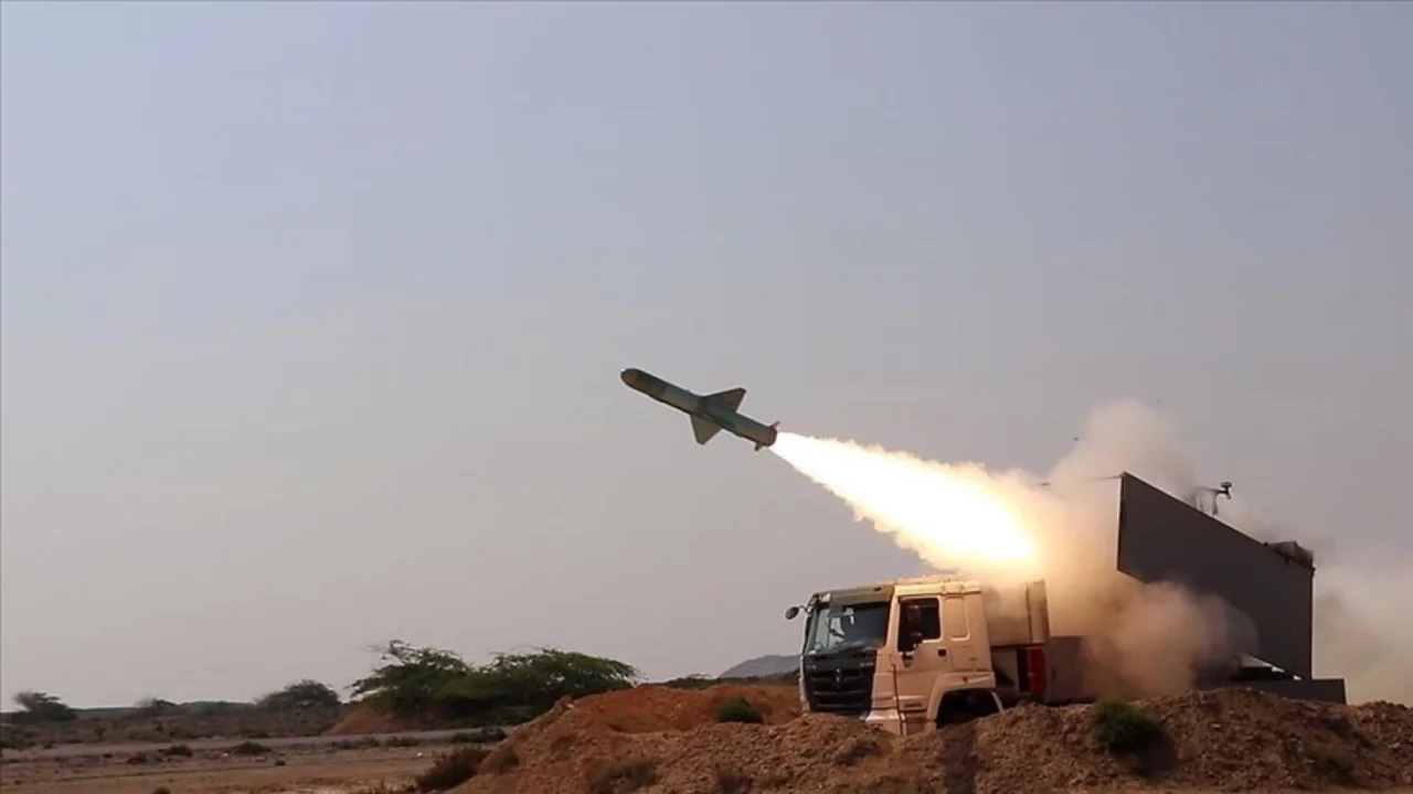 İran'dan hava sahasında askeri atış duyurusu