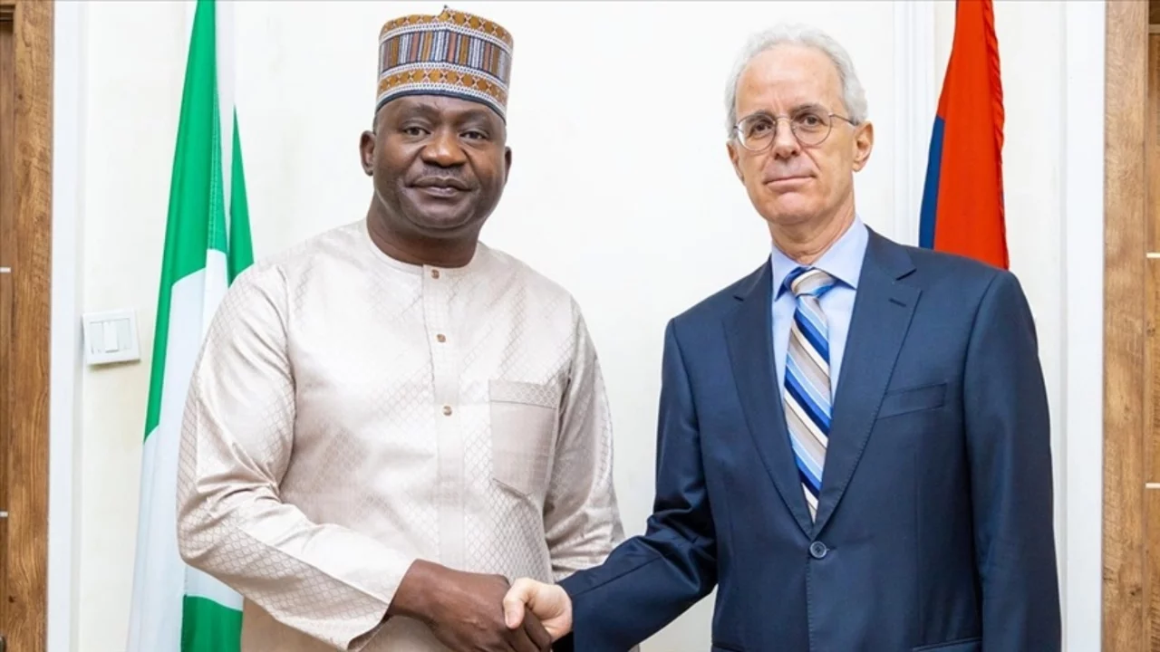 Türkiye'nin Abuja Büyükelçisi, Nijerya Savunma Bakanını ziyaret etti