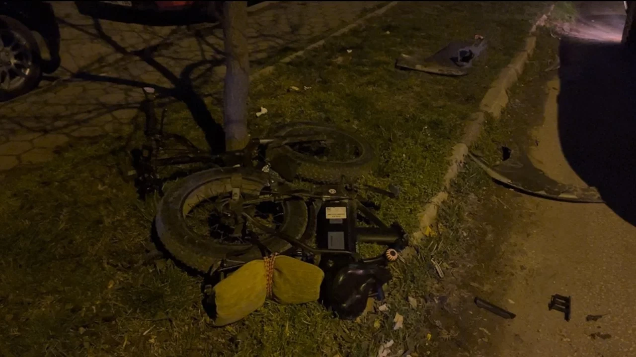 Çocuğun kullandığı otomobil bisiklete çarptı: 2 yaralı