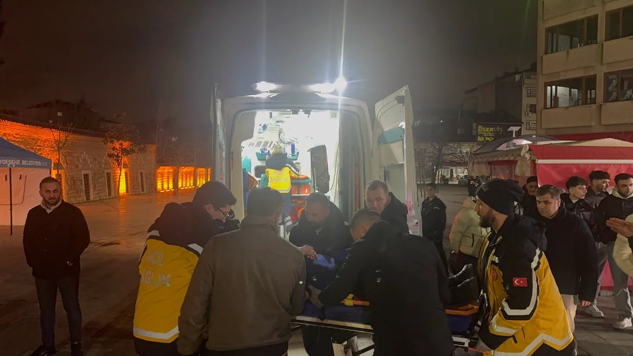 Kocaeli'de otomobile çarpan scooter sürücüsü yaralandı