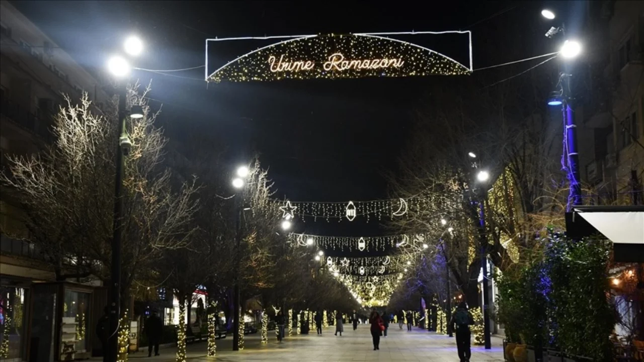 Kosova'nın başkenti Priştine ramazan dolayısıyla süslendi