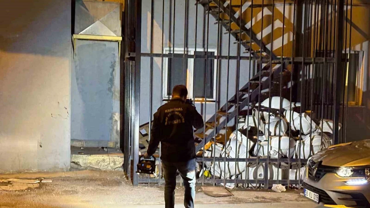 Tabancayla kendini vurdu, silahı yangın merdivenine sakladı