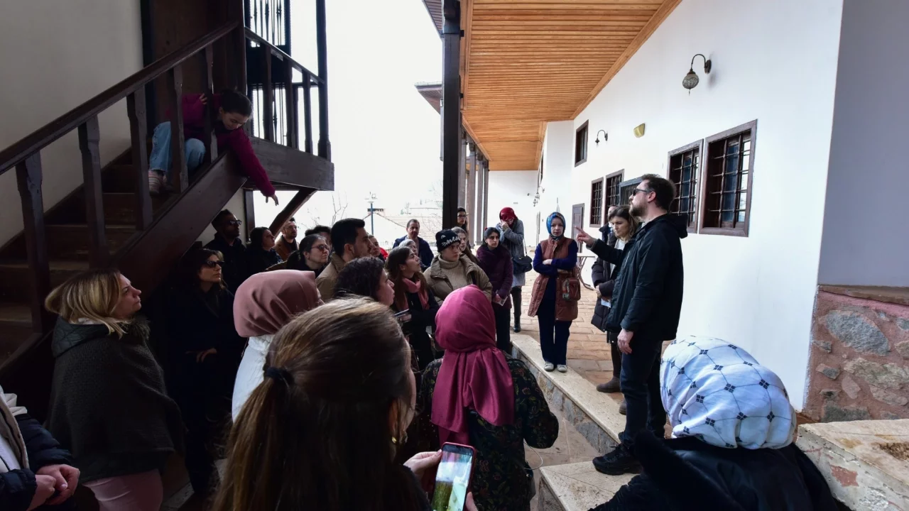 Bursalılar 'Tasavvufun İzinde Bursa' gezi etkinliği ile kentin geçmişine yolculuk yaptı