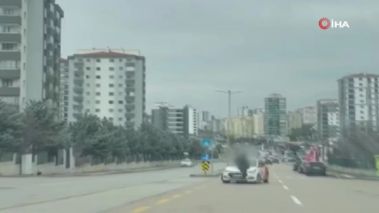 Sürücü kursu eğitmeni tartıştığı kişiyi kaput üzerinde kilometrelerce sürükledi