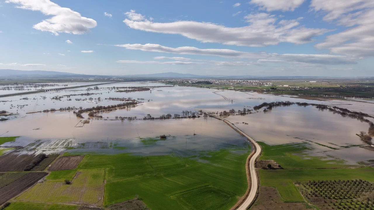 Karacabey Ovası'nda yaklaşık 20 bin dekarlık alan sular altında kaldı