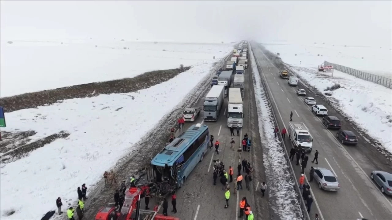 Erzurum'da ikinci zincirleme trafik kazası: 1 kişi öldü