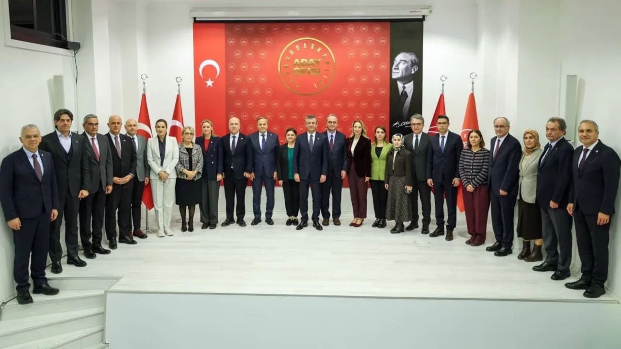 CHP, 'Milletle Birlikte Milletin Emrinde' buluşmasına hazırlanıyor