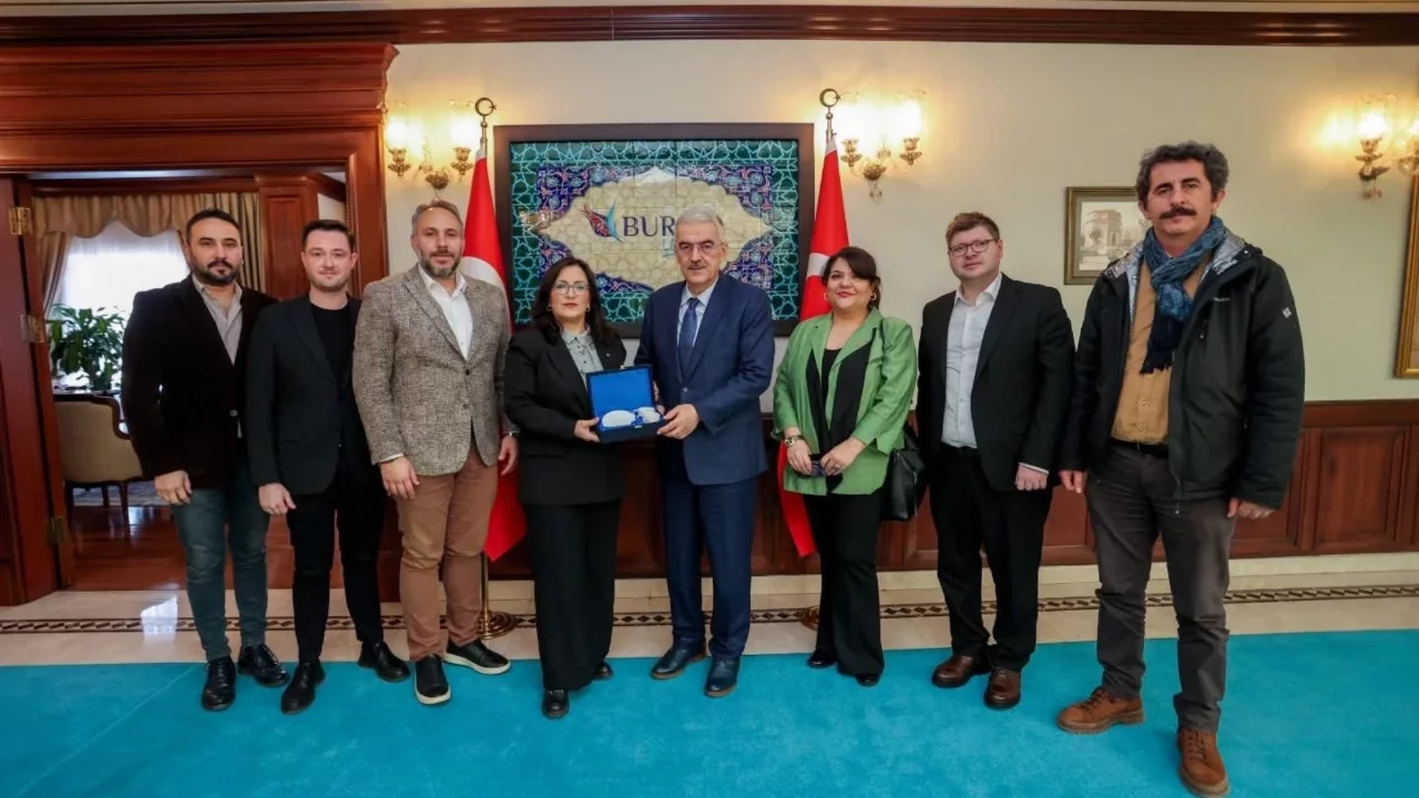 Mimarlar Odası Bursa Şubesi, Bursa Valisi Erol Ayyıldız'ı ziyaret etti