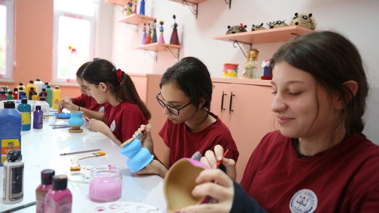 Bursa'da 10 bine yakın ortaokul öğrencisi çömlek yapımıyla tanıştı