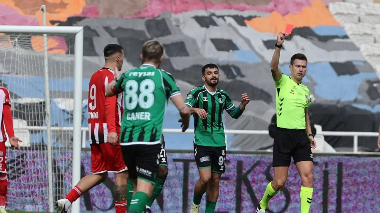 Caner Erkin, Sivasspor maçında çılgına döndü