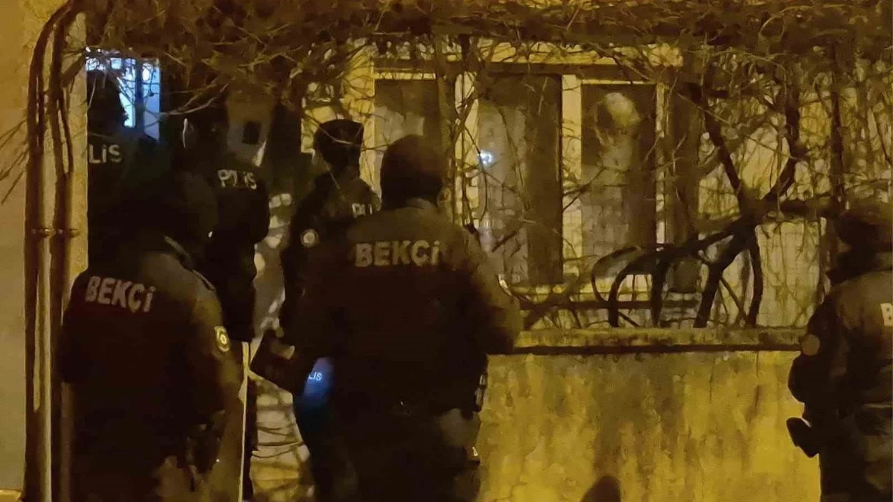 Evine pencereden giren genç, hırsız sanılarak panik yarattı