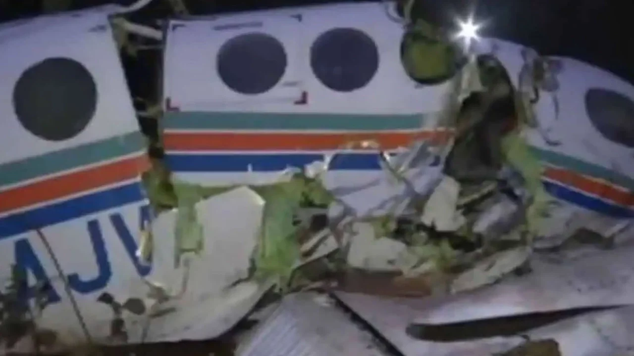 Ambulans uçak düştü: Çok sayıda ölü var...