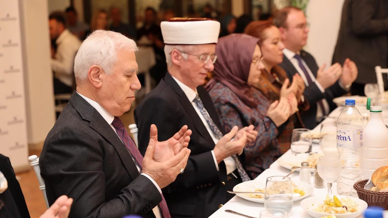 Ramazan'ın bereketi Batı Trakya'da paylaşıldı: Başkan Bozbey soydaşlarla iftar yaptı