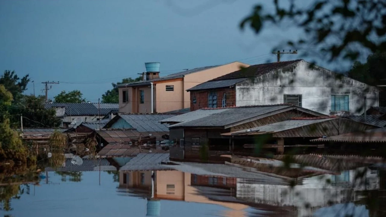 Şiddetli yağış sellere neden oldu: Çok sayıda ölü ve kayıp var