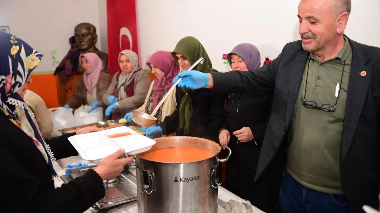 Osmangazi Belediyesi, Uludağ eteklerinde yüzlerce vatandaşı aynı sofrada buluşturdu