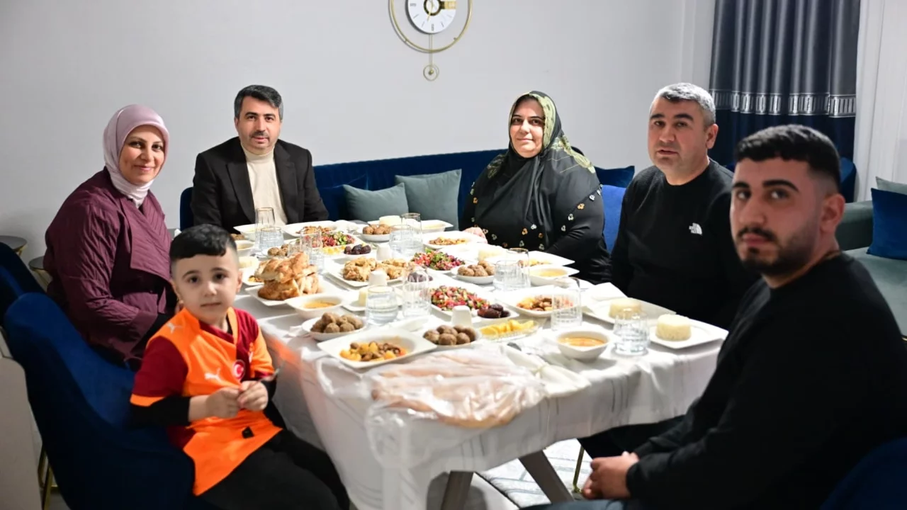 Yıldırım Belediye Başkanı Oktay Yılmaz'dan şehit ailesine ziyaret