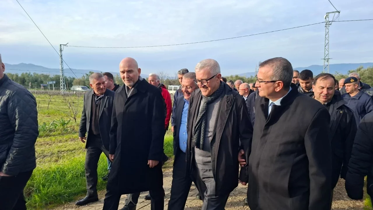 Eski bakan Süleyman Soylu, başdanışmanı Harun Akın'ın ağabeyinin cenazesine katıldı